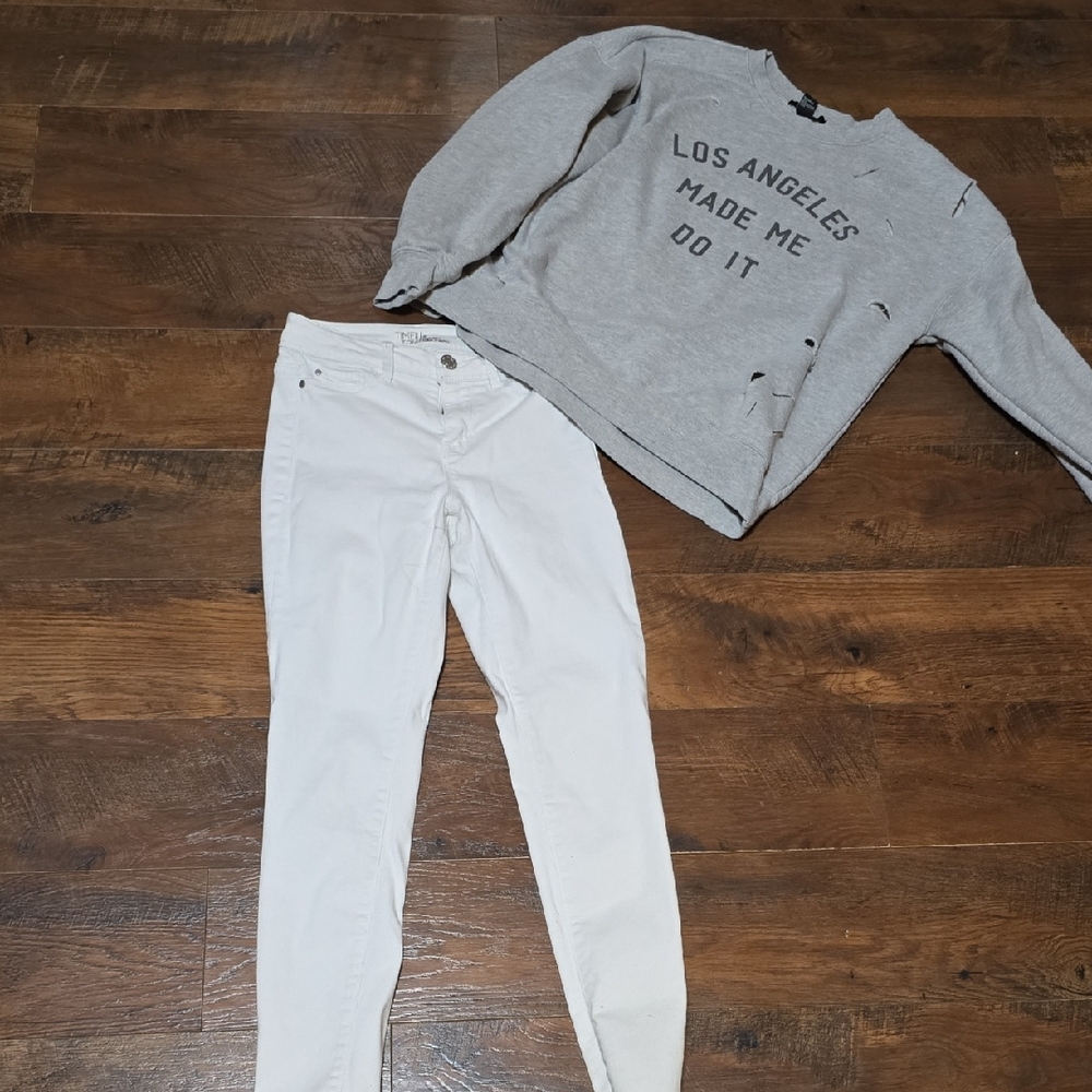 Time and Tru Gray Top with White Jeans